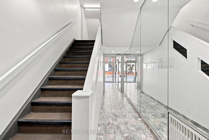 51 Eglinton Ave E photo 3