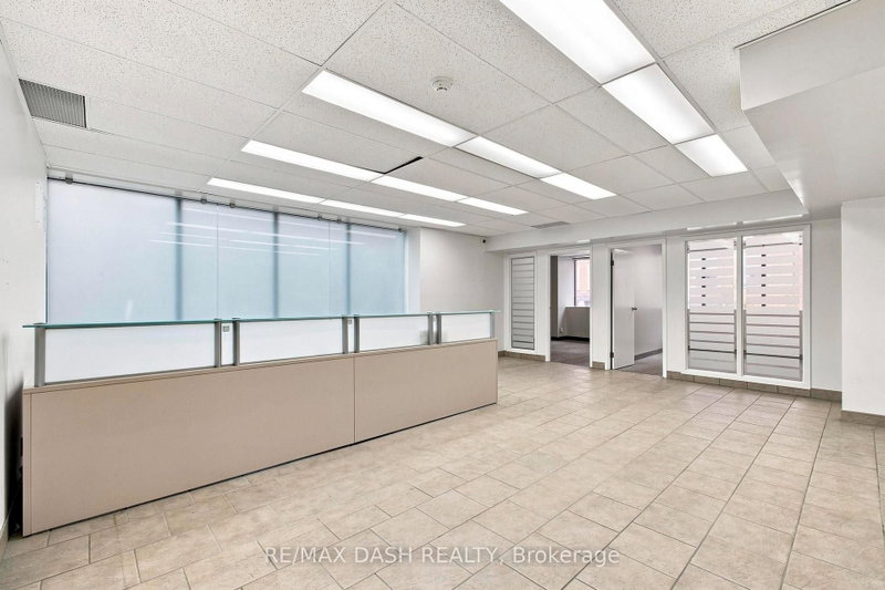 51 Eglinton Ave E photo 5