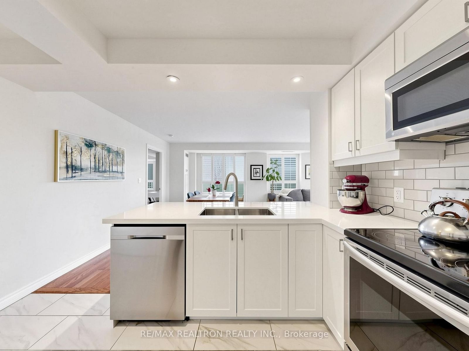 16 Dallimore Circle • #414 • Toronto, ON photo 5