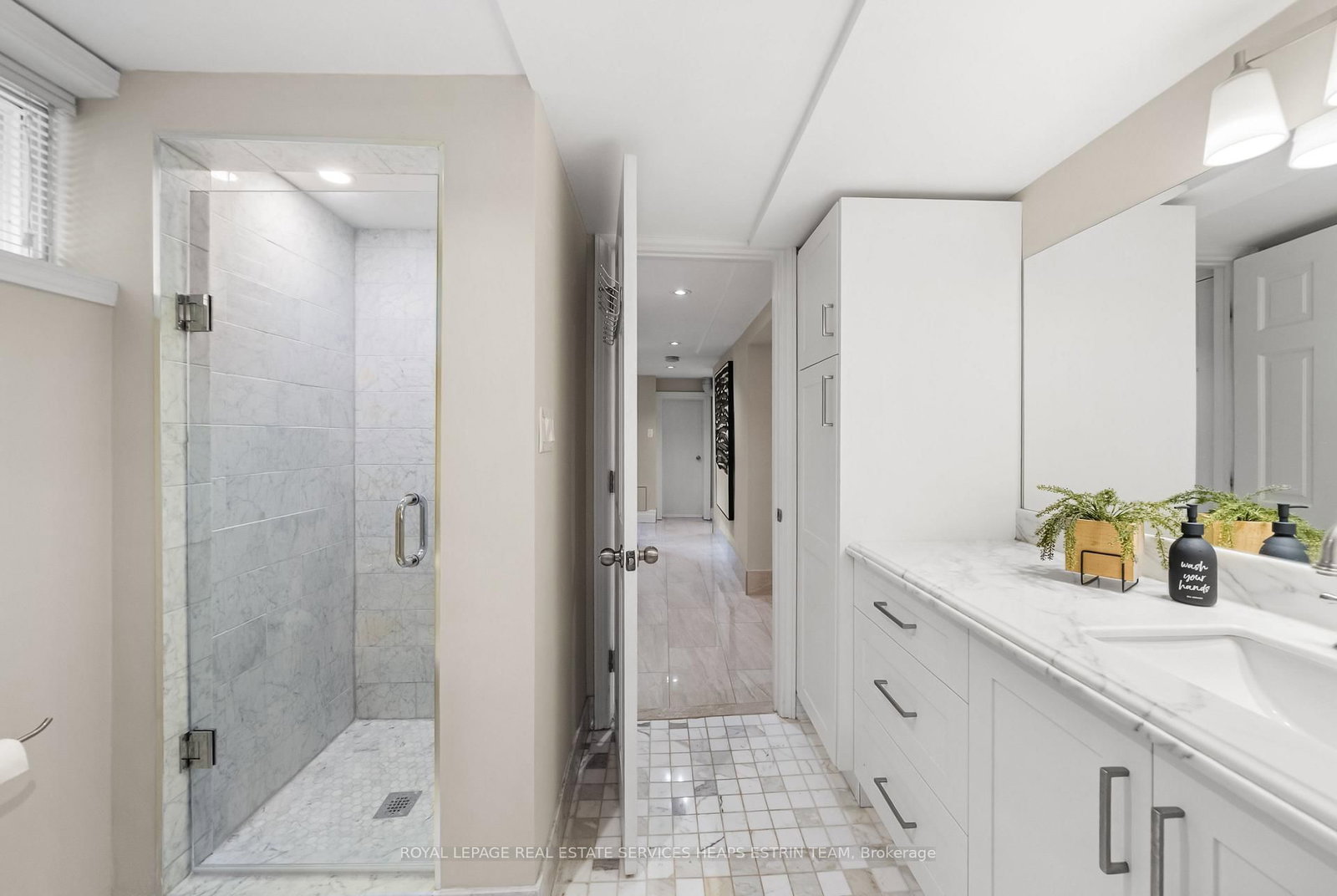 112 Southvale Drive • Toronto, ON photo 24