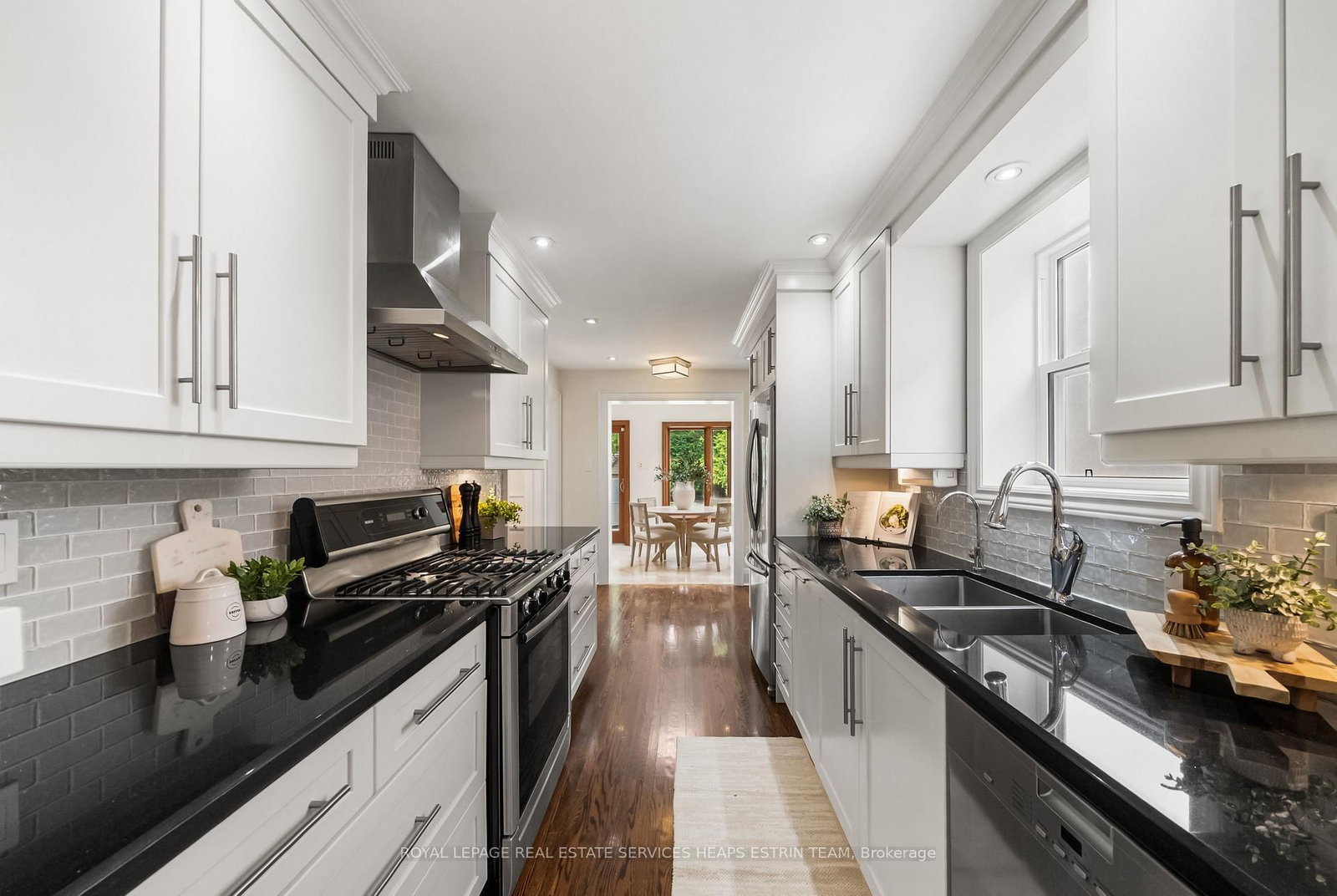 112 Southvale Drive • Toronto, ON photo 6
