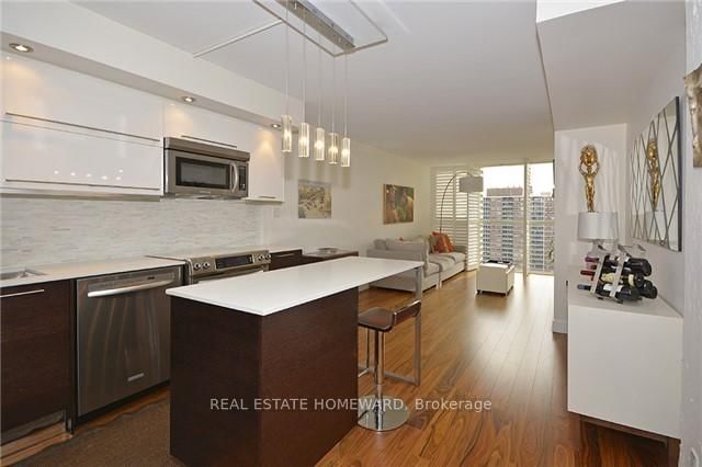 1912 - 15 Maitland Place 4