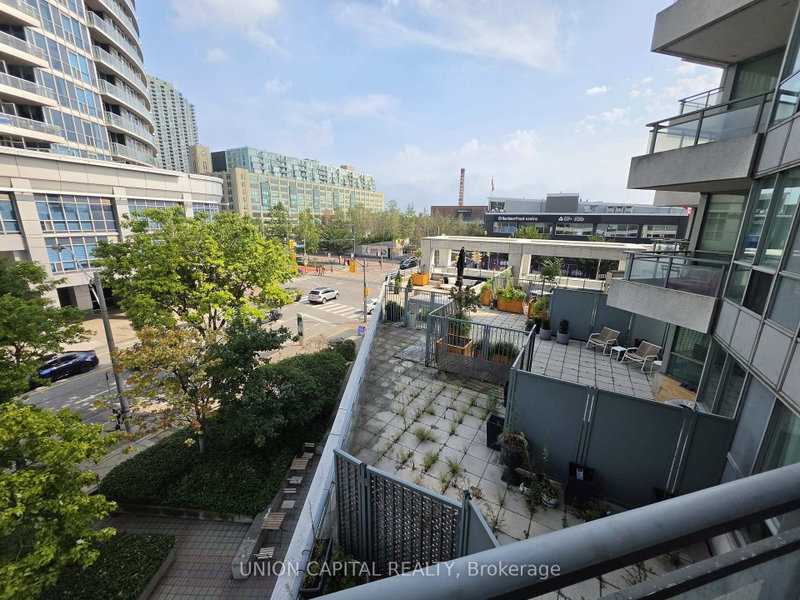302 - 228 Queens Quay W