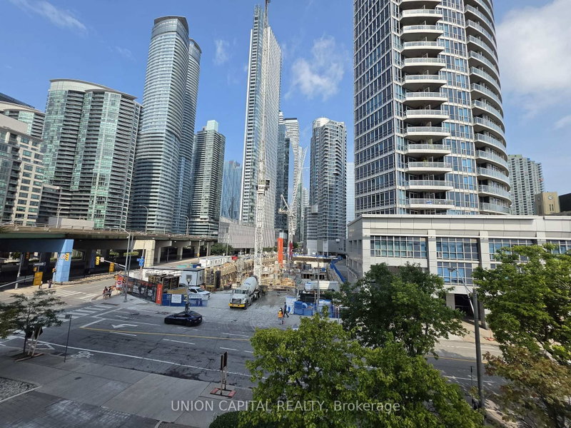 302 - 228 Queens Quay W