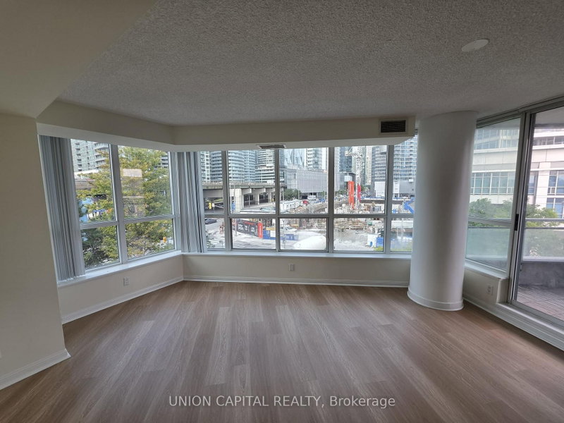 302 - 228 Queens Quay W