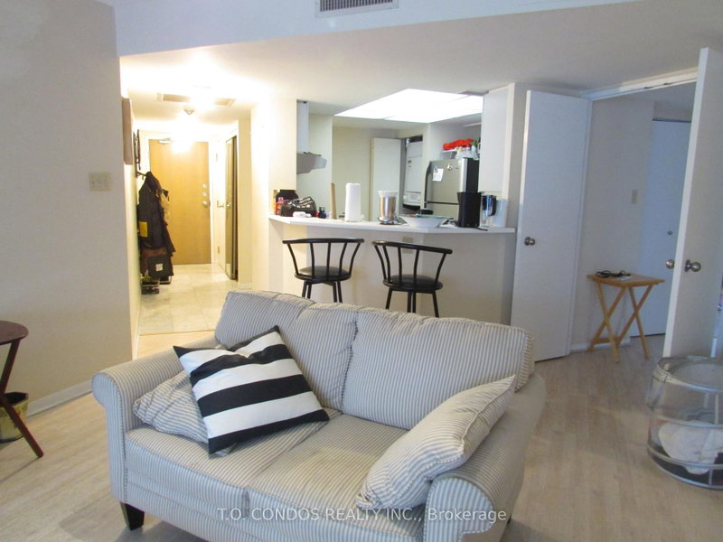 1514 - 1001 Bay Street