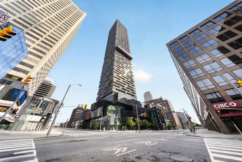 2002 - 8 Eglinton Avenue E