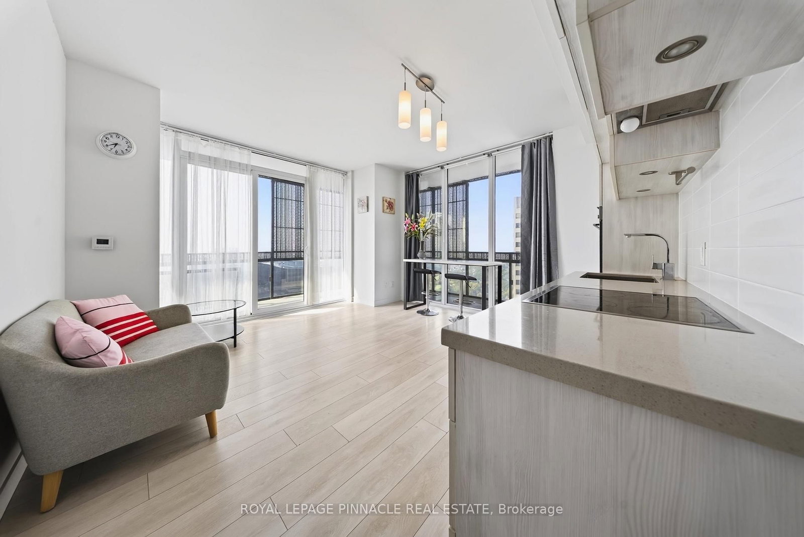 8 Eglinton Avenue E • #2002 • Toronto, ON photo 23