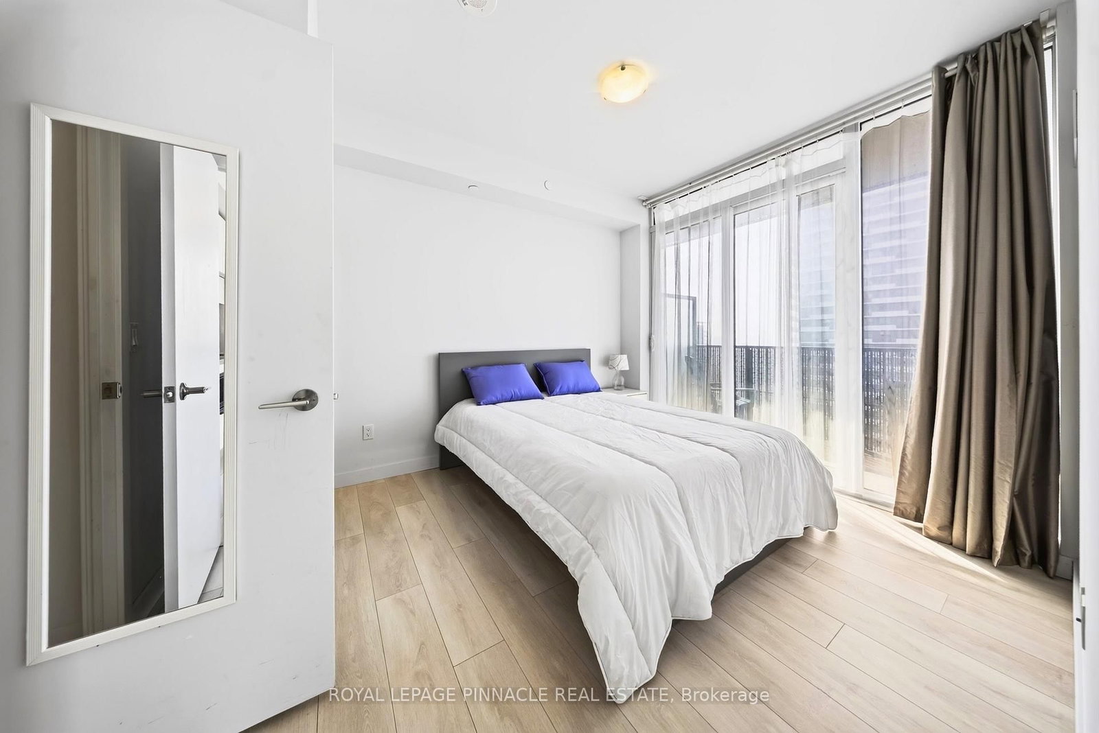 8 Eglinton Avenue E • #2002 • Toronto, ON photo 27