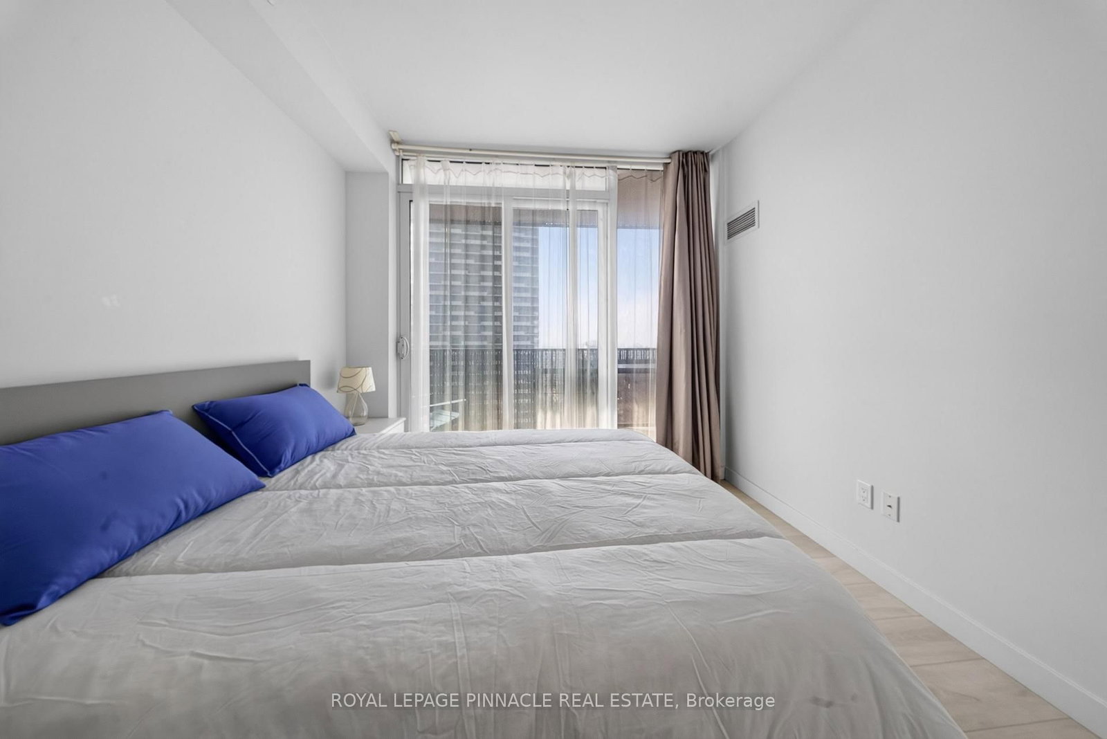 8 Eglinton Avenue E • #2002 • Toronto, ON photo 34