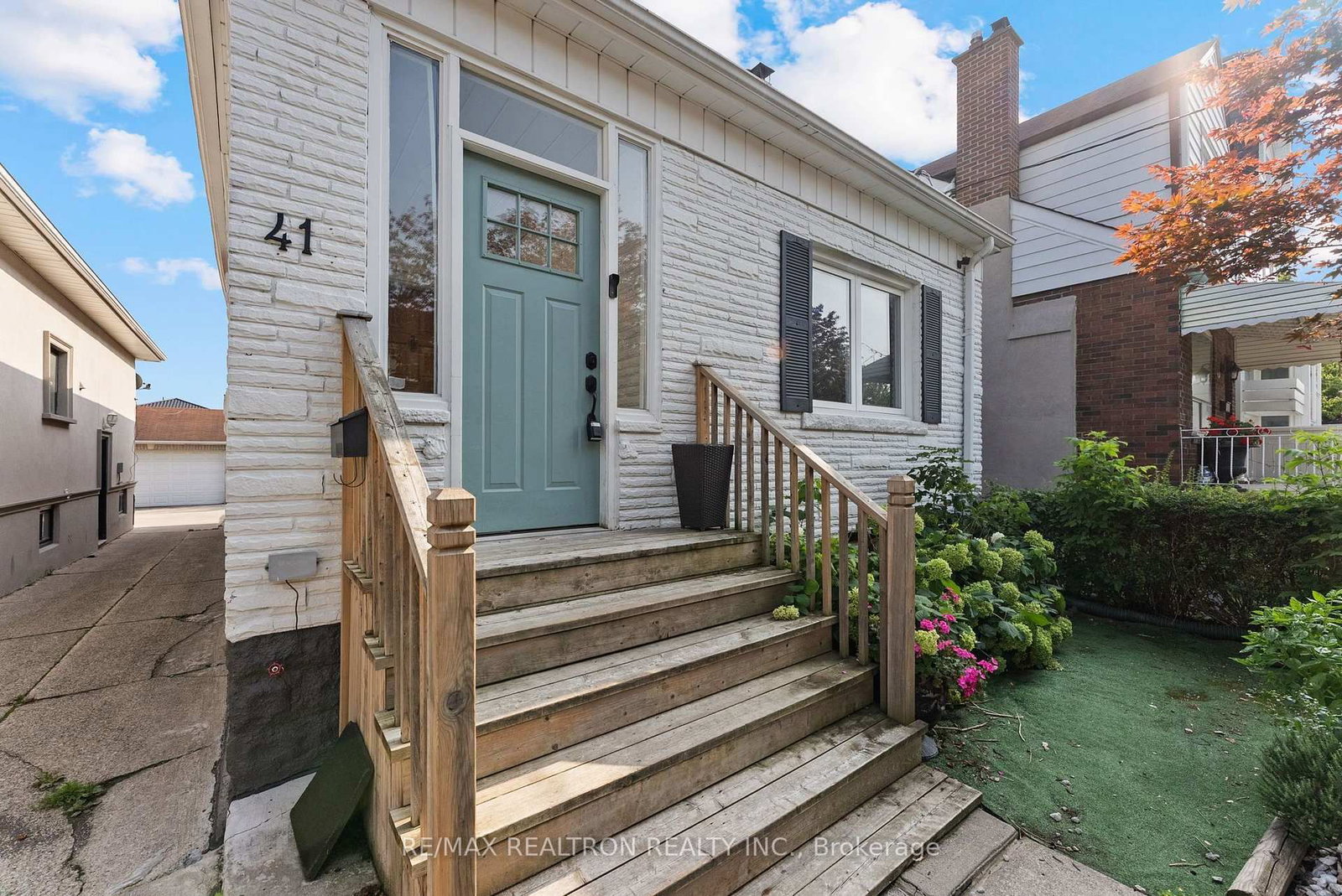 41 Ashbury Avenue • Toronto, ON photo 2