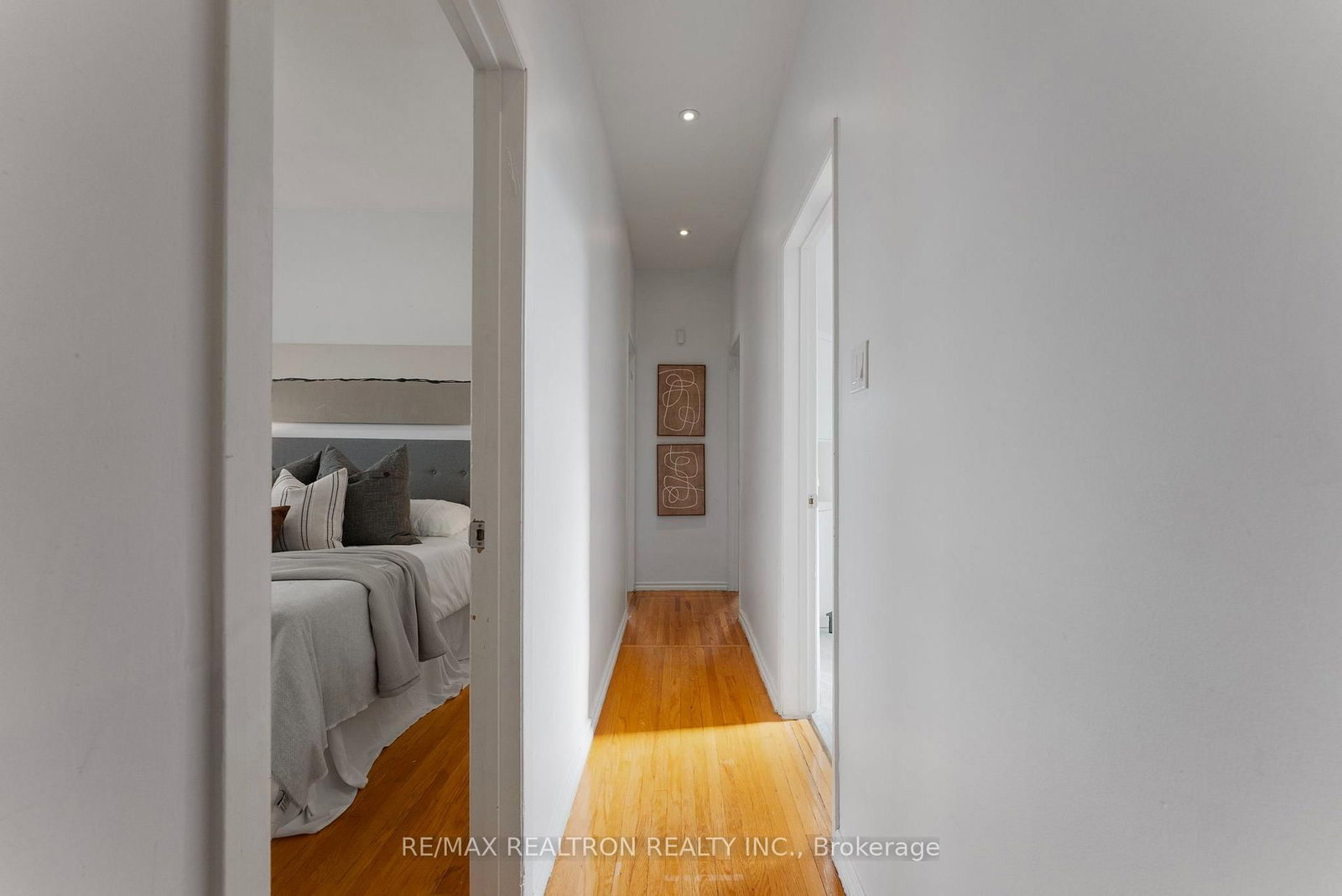 41 Ashbury Avenue • Toronto, ON photo 21