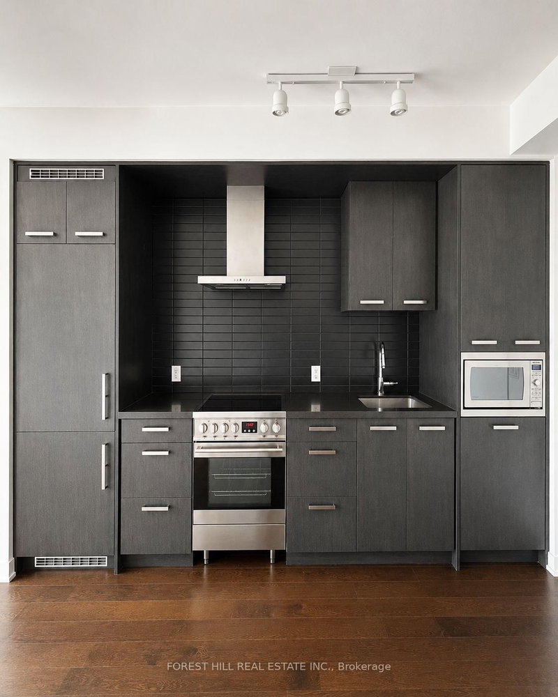 N513 - 455 Front Street E