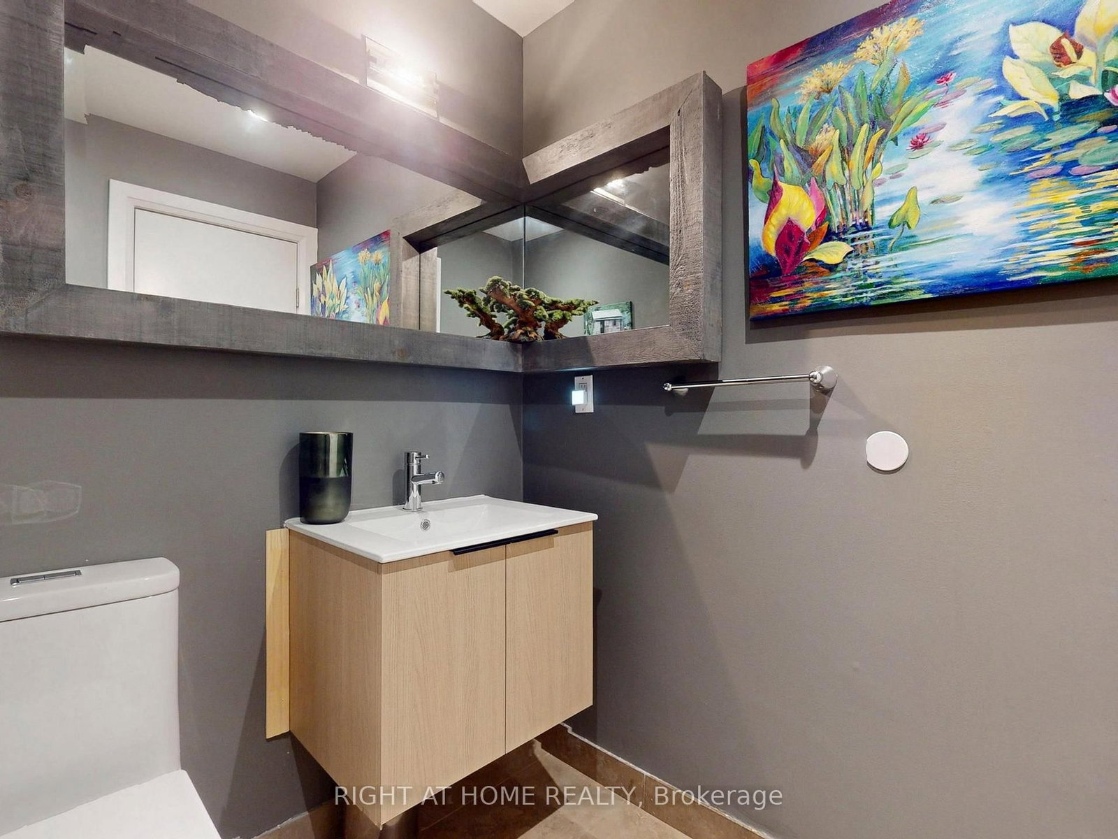 386 Rosewell Avenue • Toronto, ON photo 11