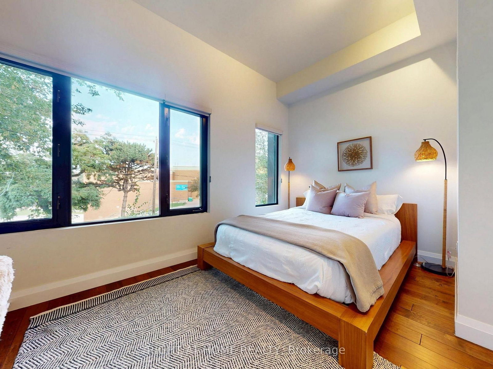386 Rosewell Avenue • Toronto, ON photo 15
