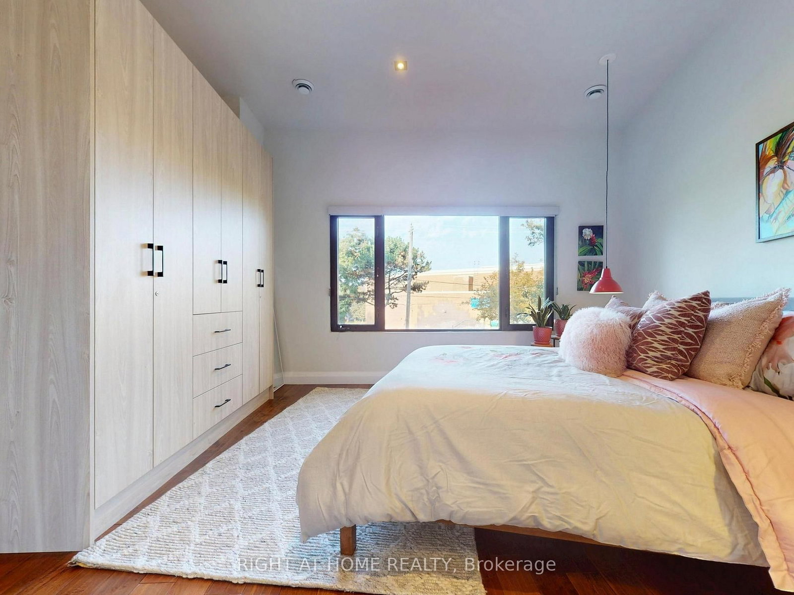 386 Rosewell Avenue • Toronto, ON photo 18