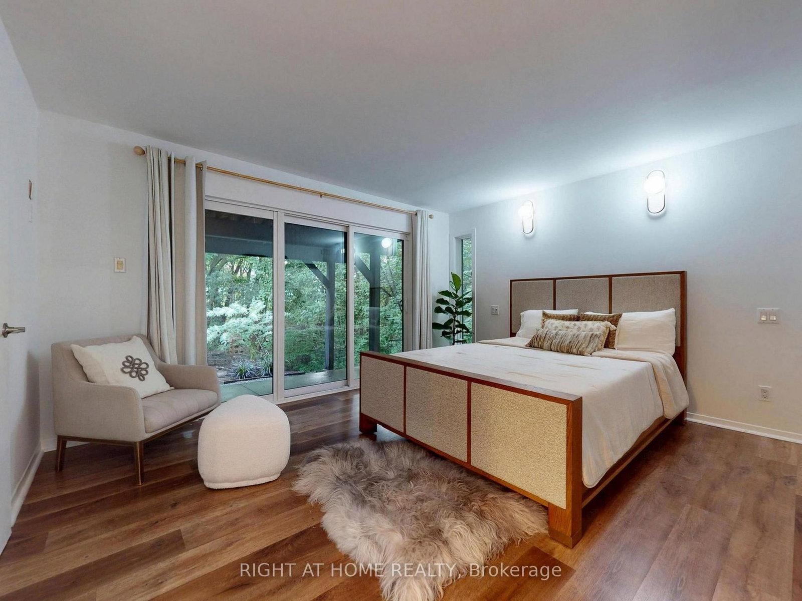 386 Rosewell Avenue • Toronto, ON photo 29
