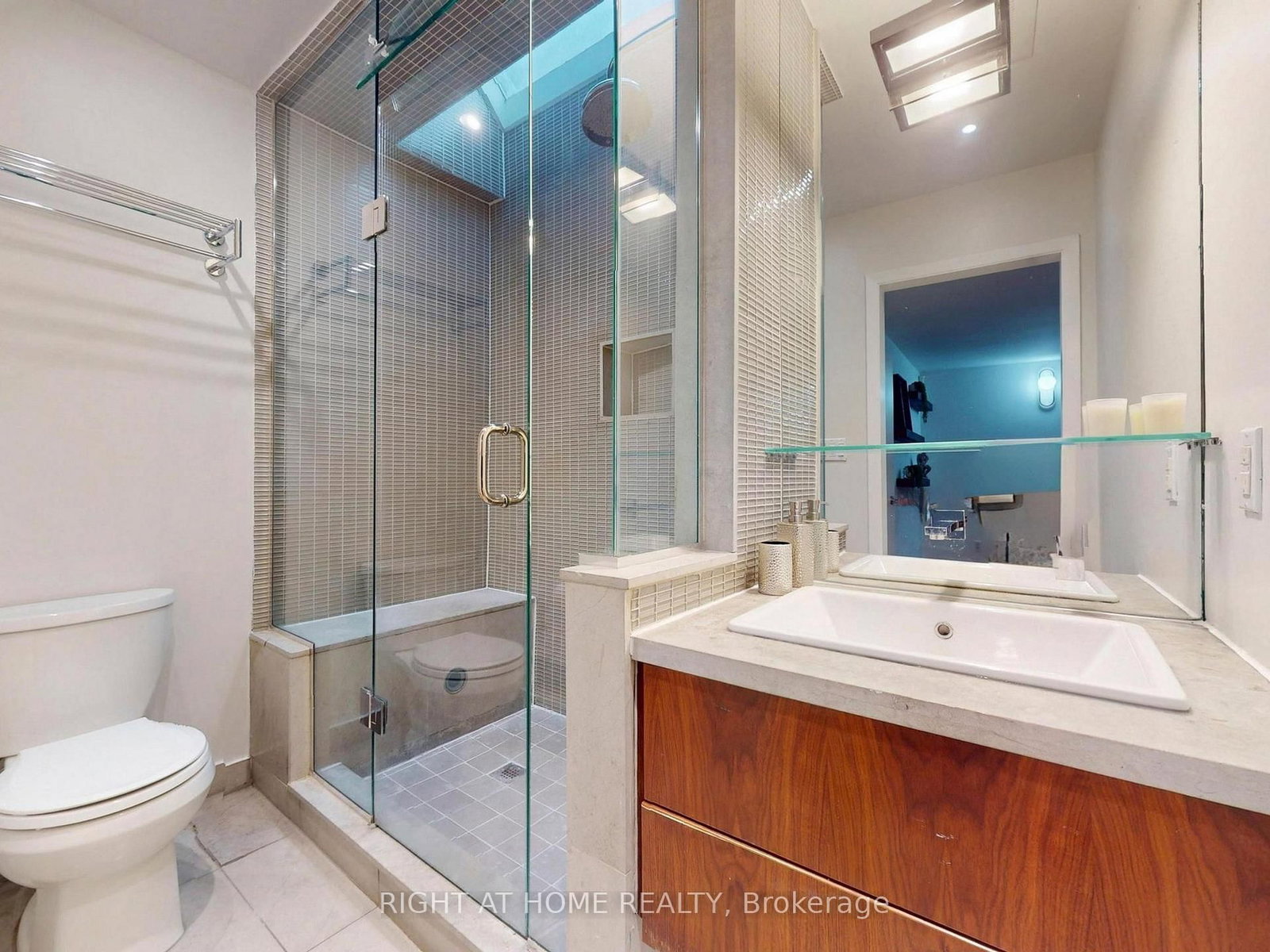 386 Rosewell Avenue • Toronto, ON photo 31