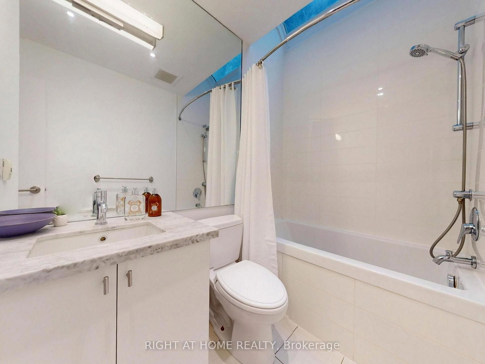 386 Rosewell Avenue • Toronto, ON photo 33
