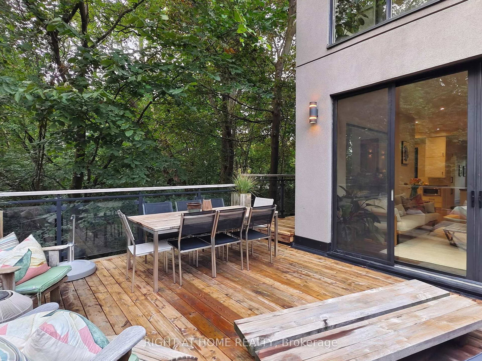 386 Rosewell Avenue • Toronto, ON photo 39