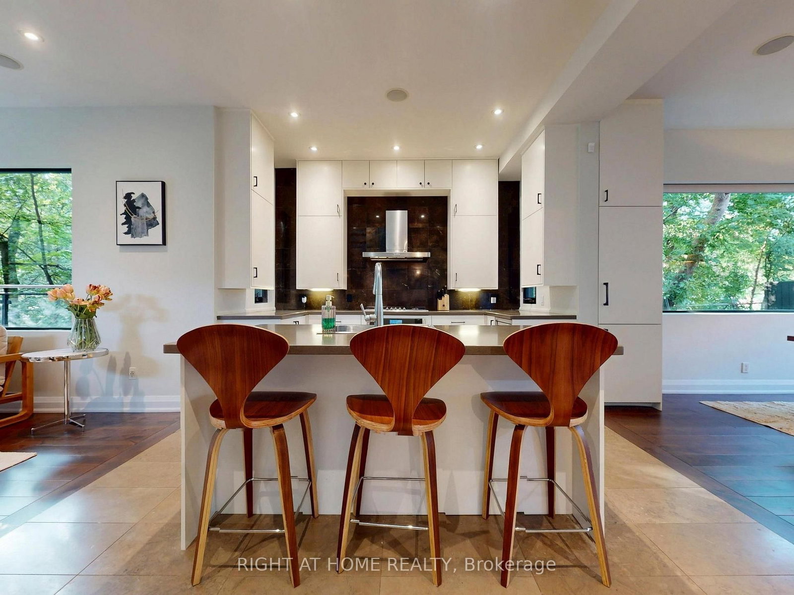 386 Rosewell Avenue • Toronto, ON photo 5