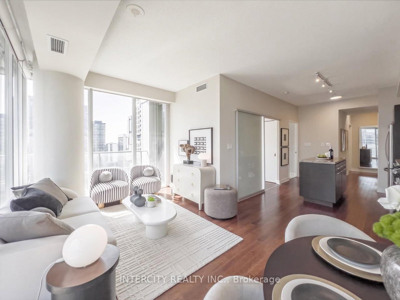 2503 - 126 Simcoe Street