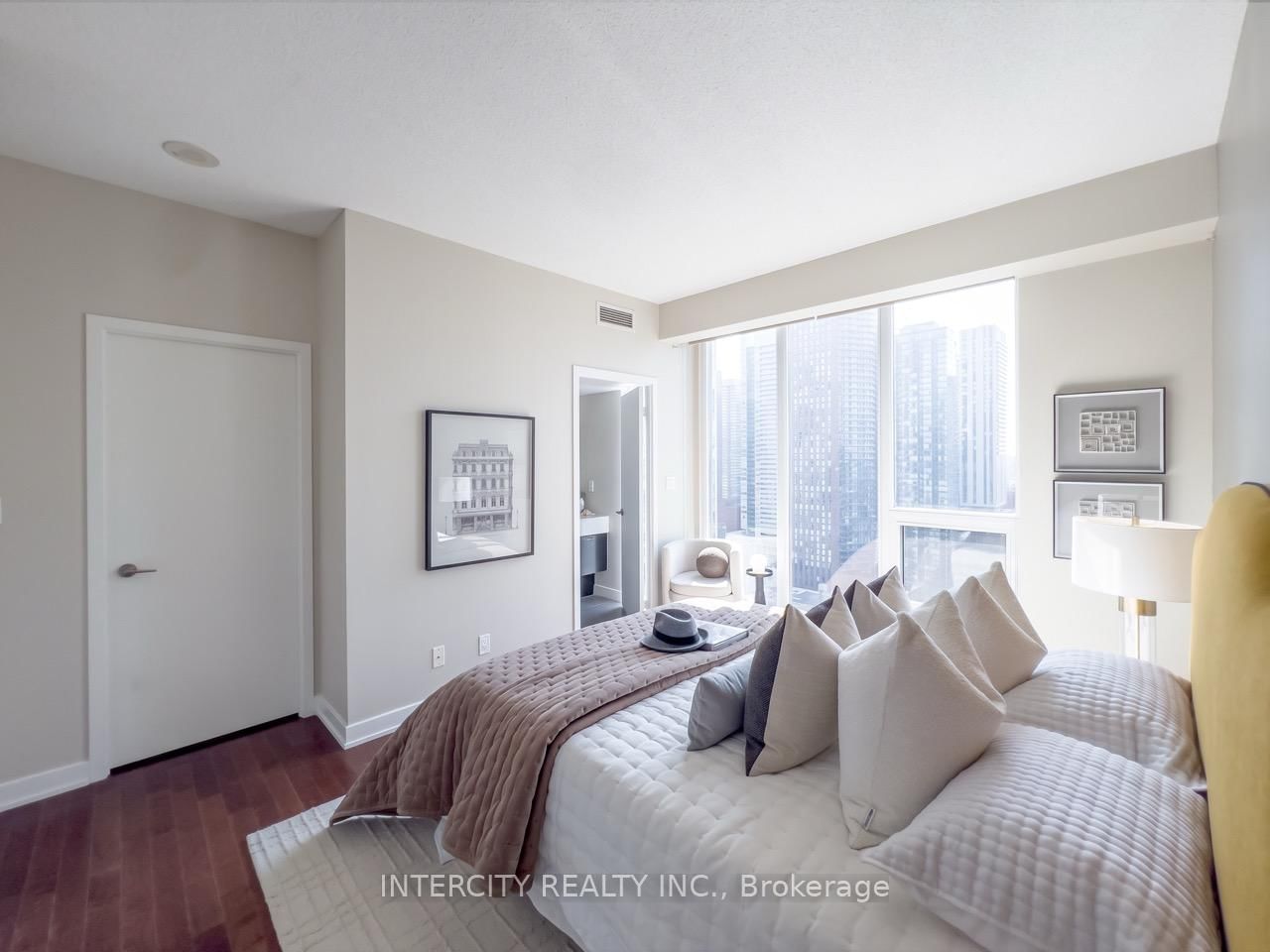 126 Simcoe Street • #2503 • Toronto, ON photo 12