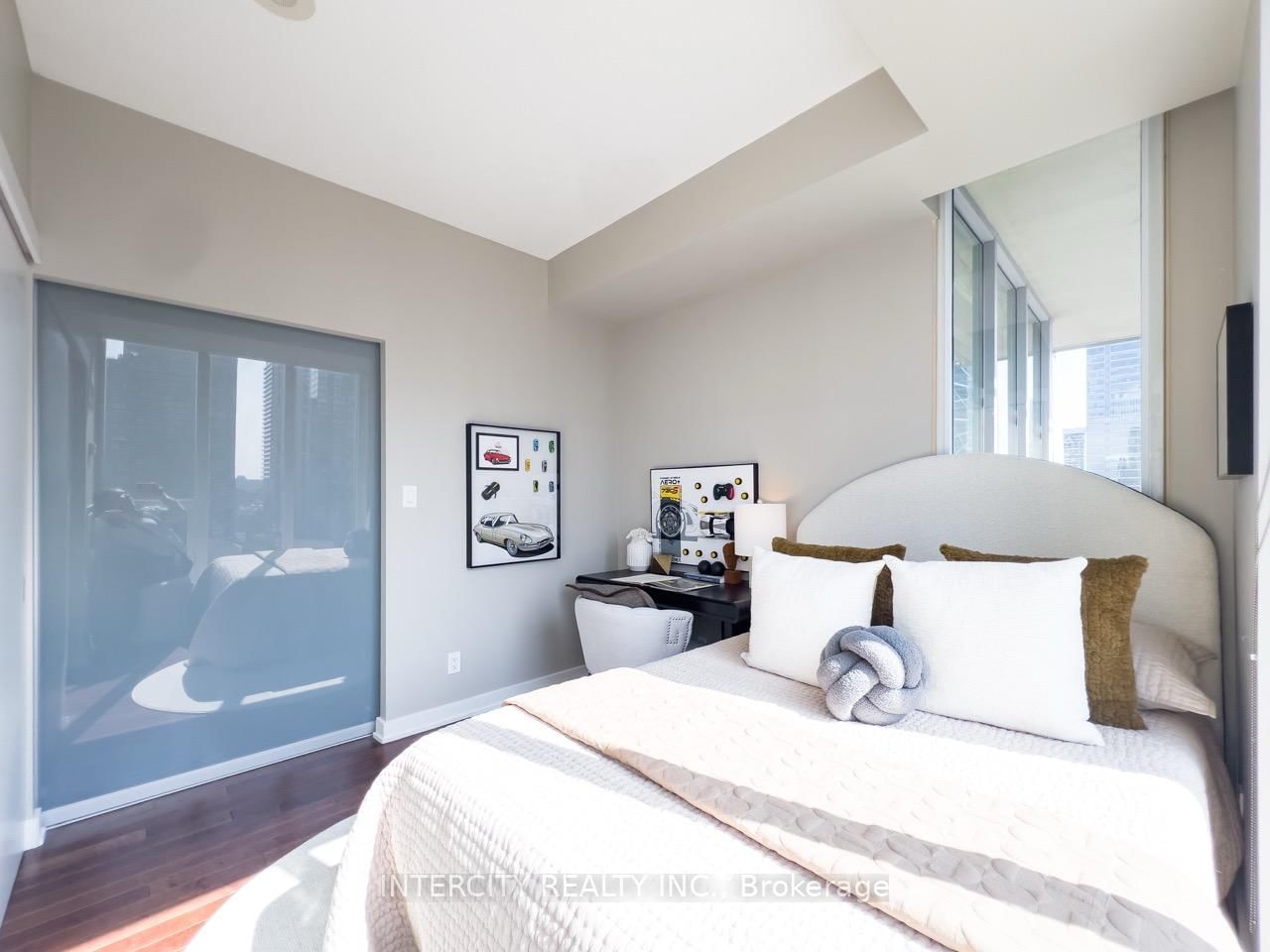 126 Simcoe Street • #2503 • Toronto, ON photo 14