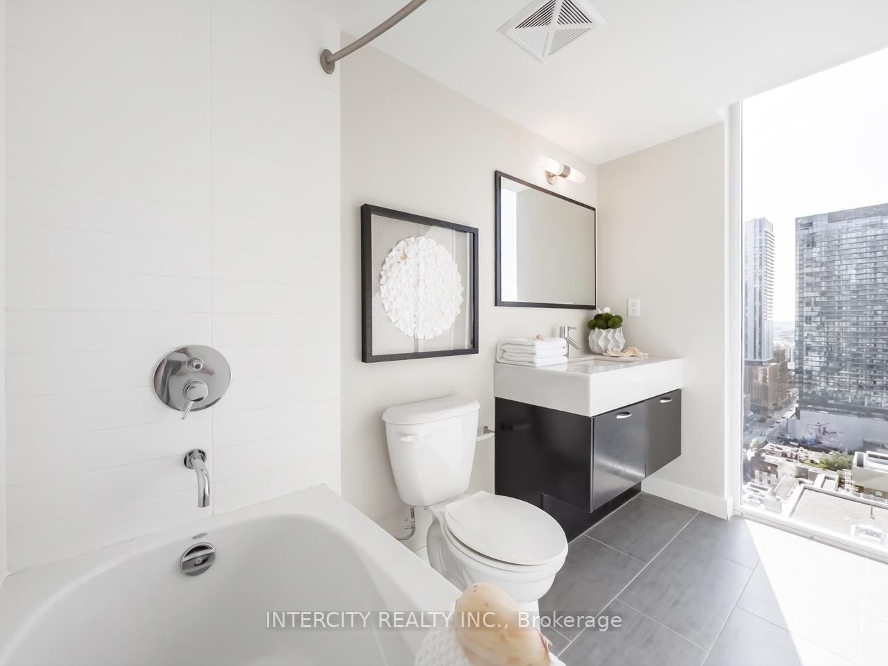 126 Simcoe Street • #2503 • Toronto, ON photo 16
