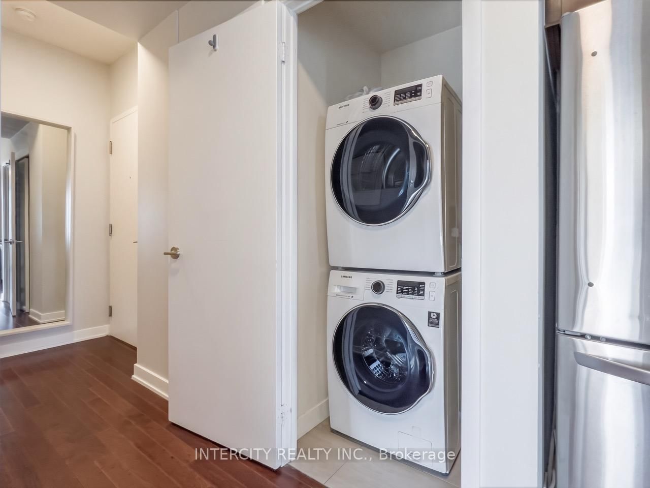 126 Simcoe Street • #2503 • Toronto, ON photo 20