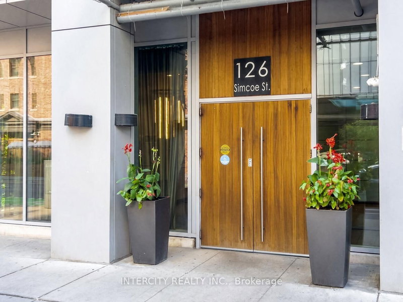 2503 - 126 Simcoe Street