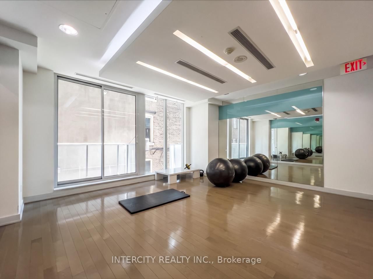 126 Simcoe Street • #2503 • Toronto, ON photo 32