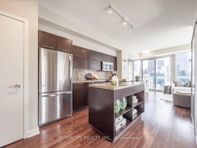 126 Simcoe Street • #2503 • Toronto, ON photo 6