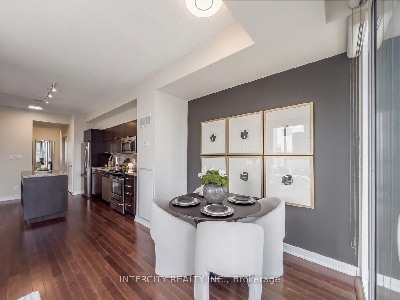 126 Simcoe Street • #2503 • Toronto, ON photo 8