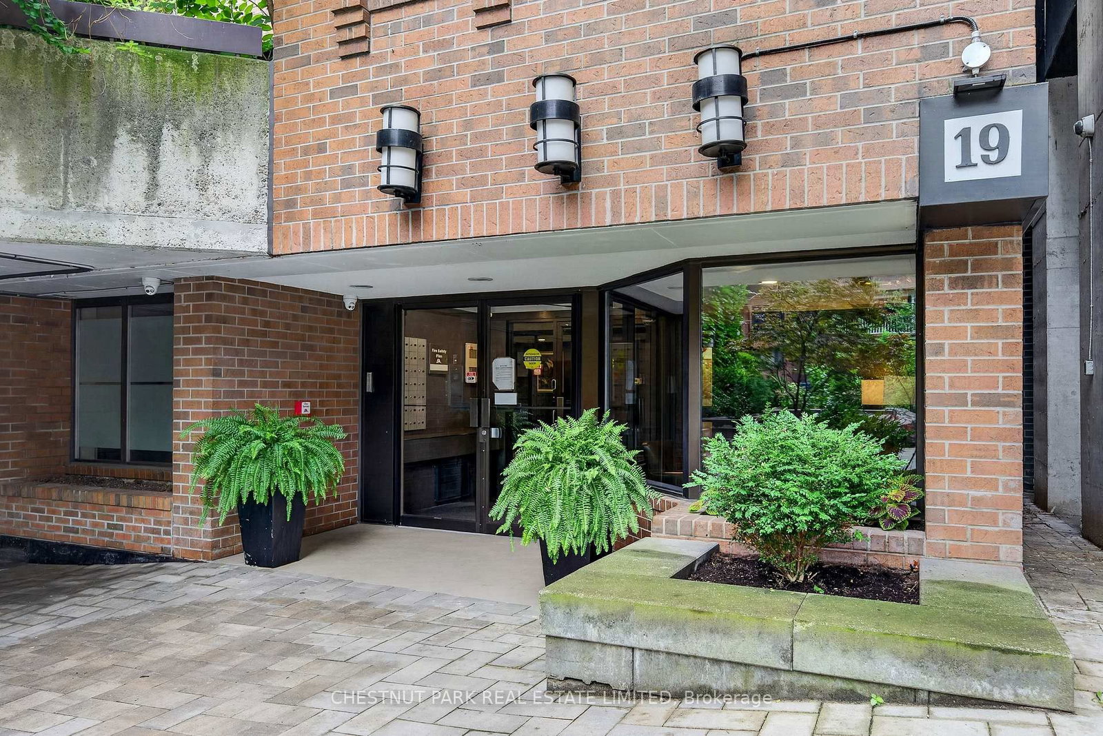 19 Dundonald Street • #604 • Toronto, ON photo 32