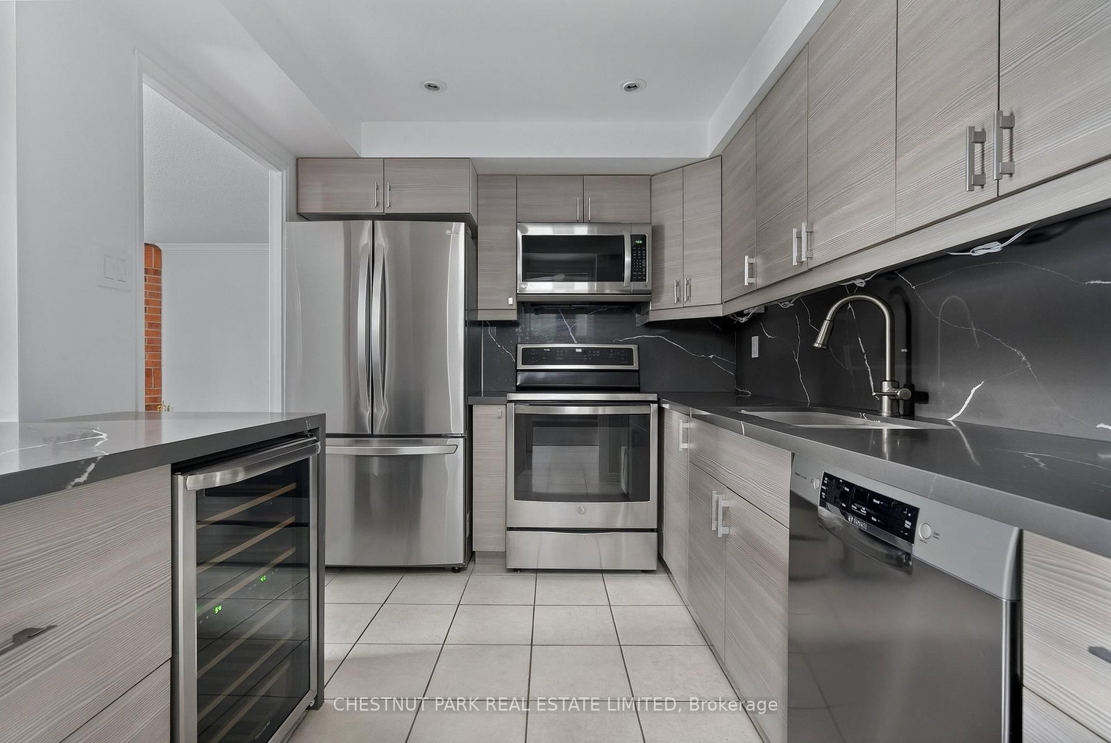 19 Dundonald Street • #604 • Toronto, ON photo 9