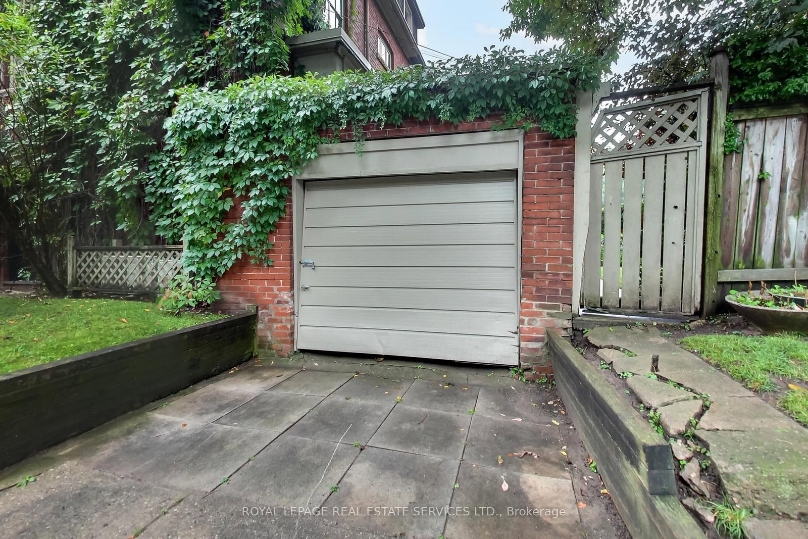 98 Woodlawn Avenue W • Toronto, ON photo 28
