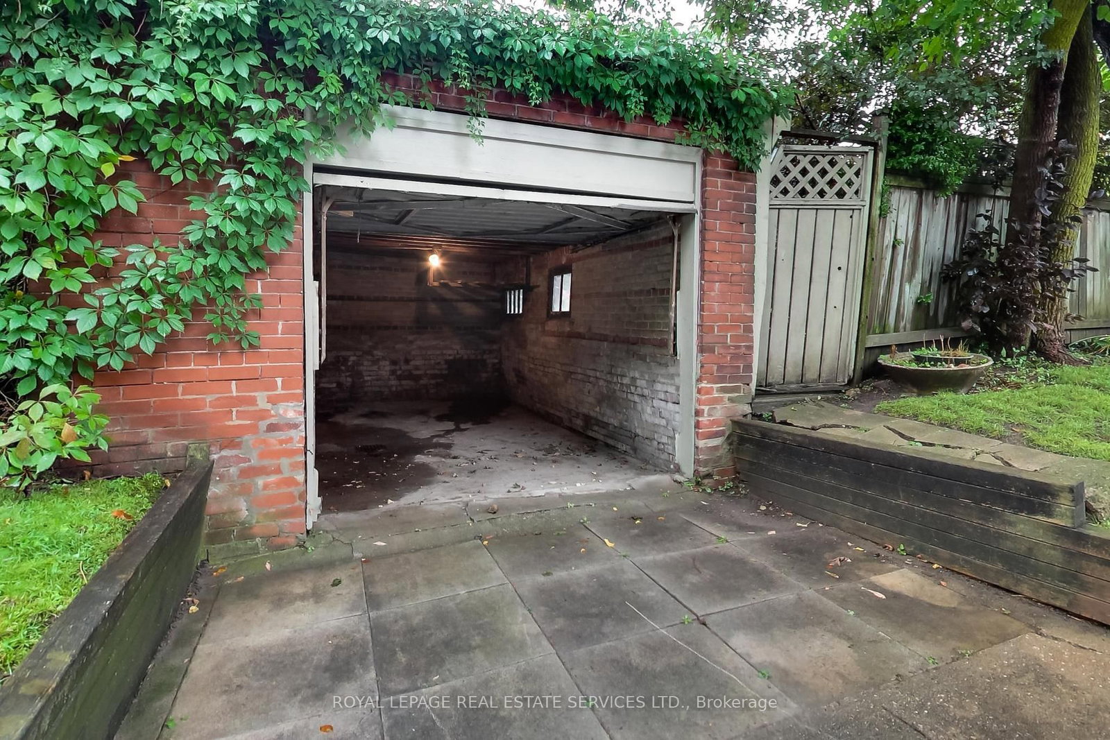 98 Woodlawn Avenue W • Toronto, ON photo 29