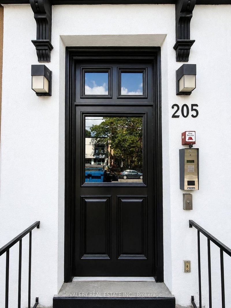 4 - 205 Gerrard Street E