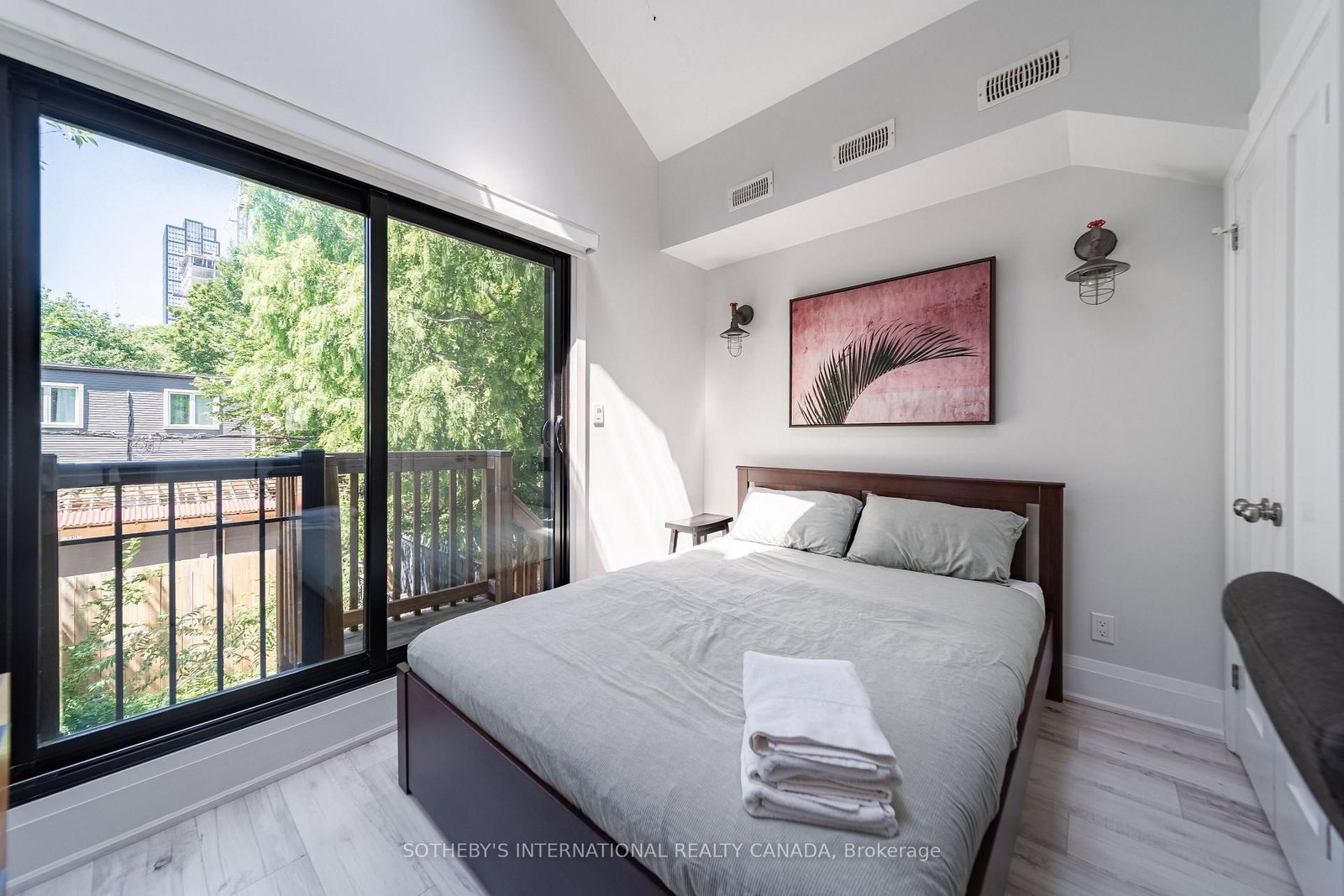 366 Ontario Street • Toronto, ON photo 35