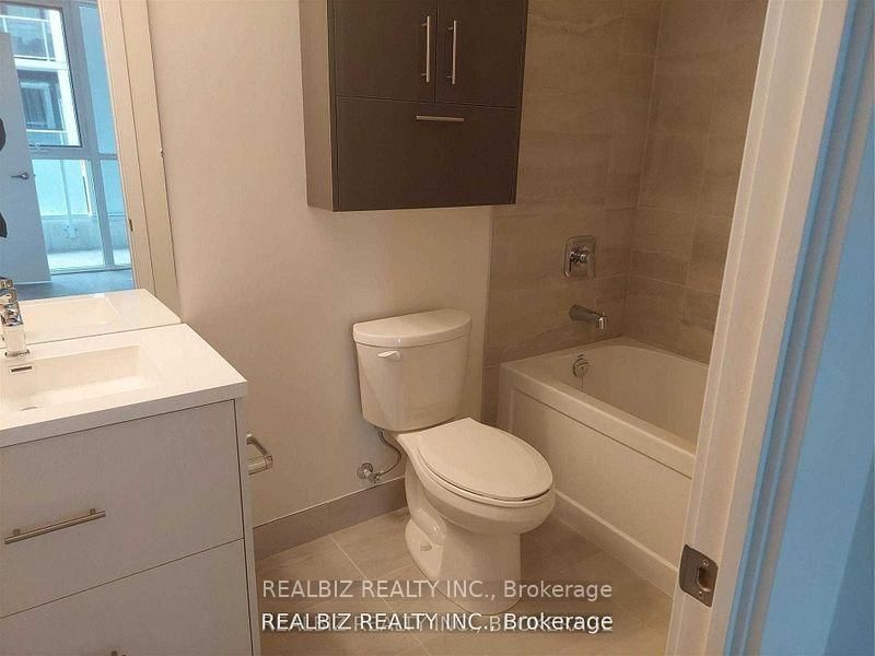 325 - 188 Fairview Mall Drive