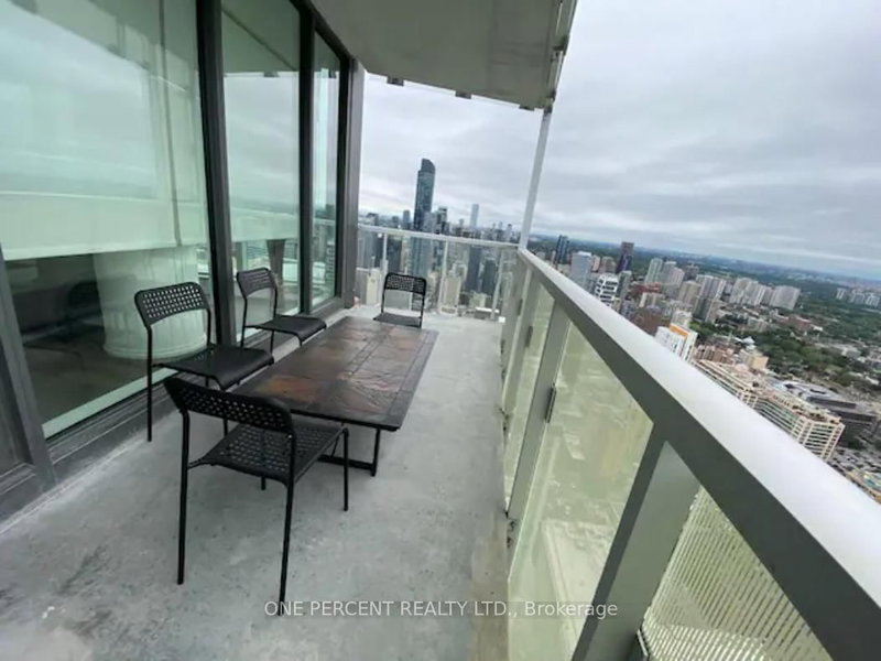 5502 - 197 YONGE Street