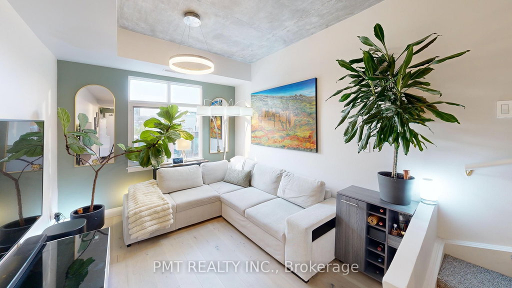 Ph17 - 550 Front Street W