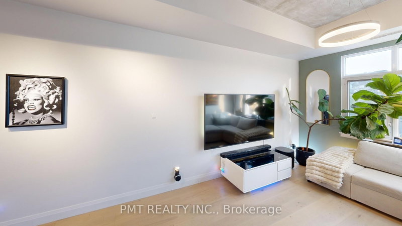 Ph17 - 550 Front Street W