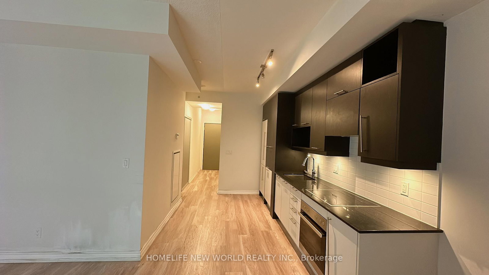 30 Nelson Street • #402 • Toronto, ON photo 11