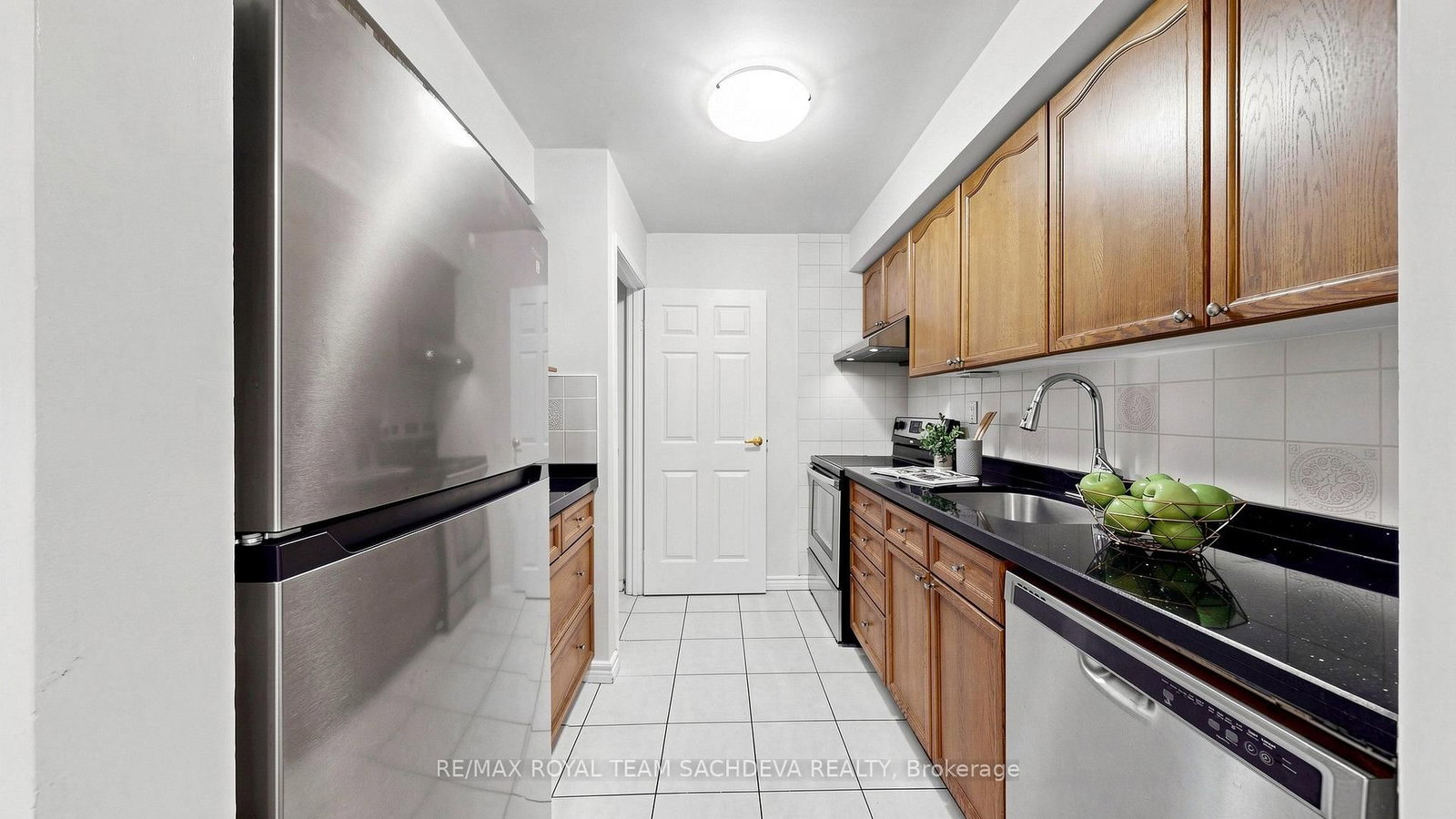 67 Rock Fernway • Toronto, ON photo 11