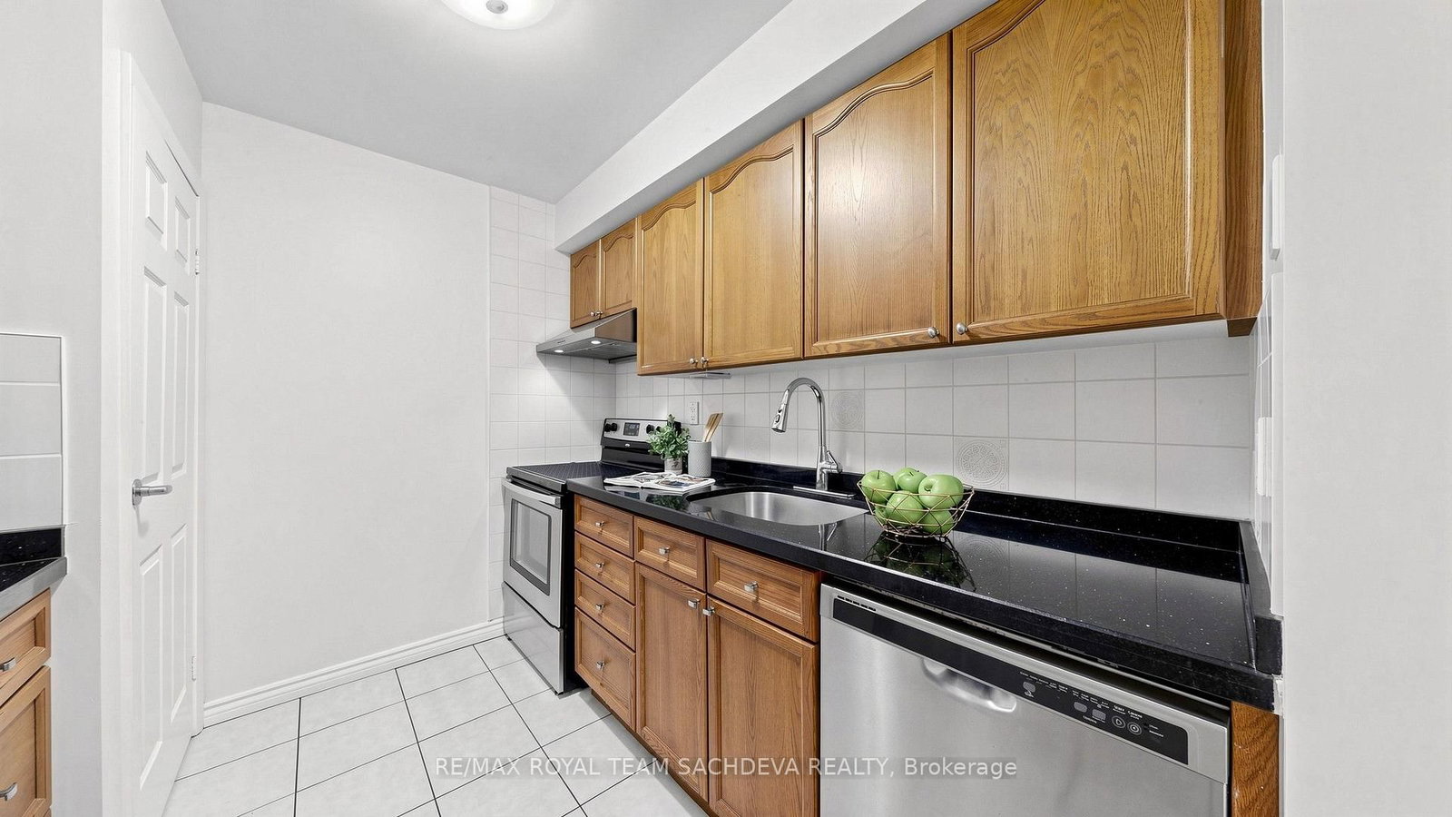 67 Rock Fernway • Toronto, ON photo 14