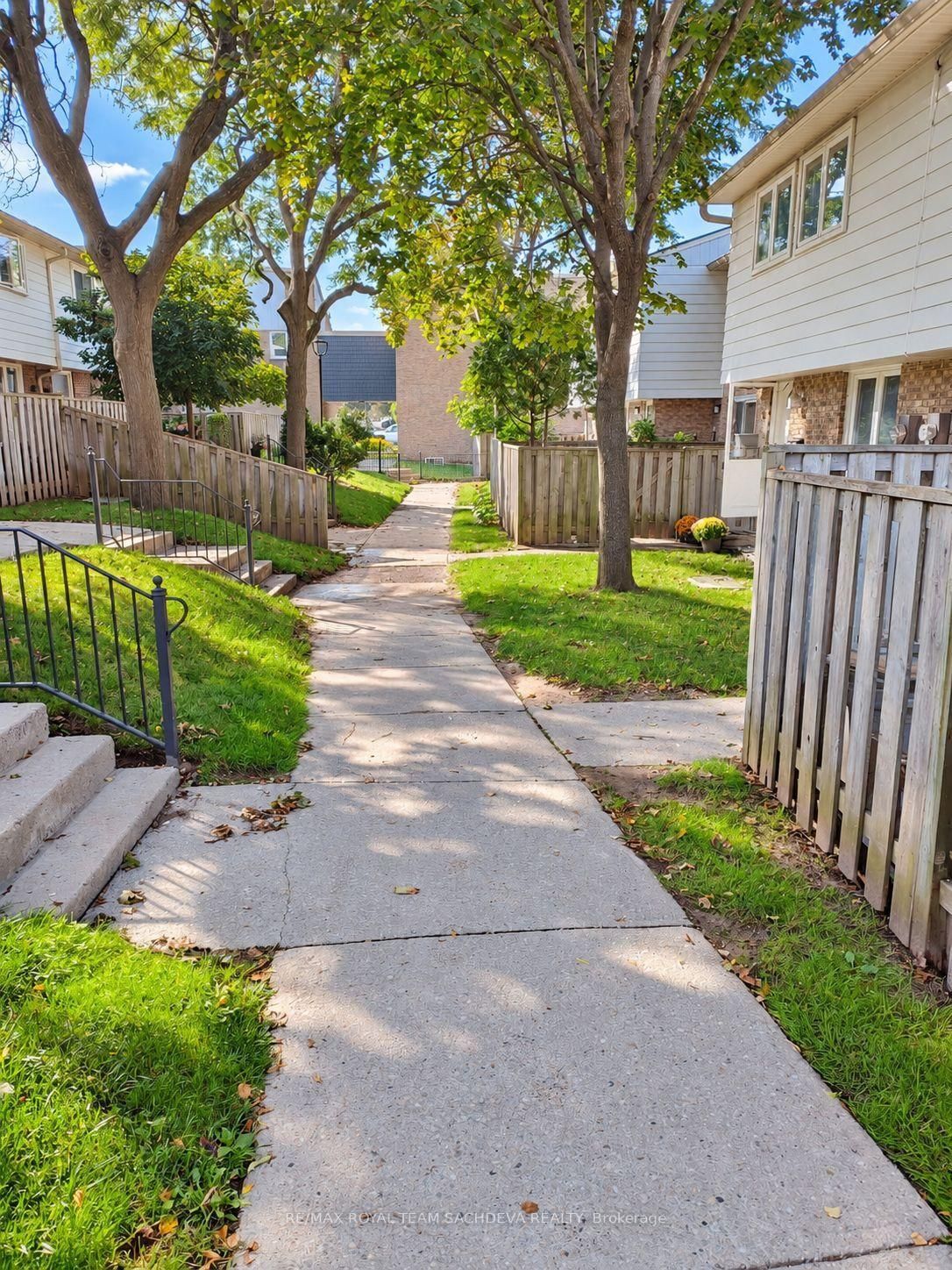 67 Rock Fernway • Toronto, ON photo 42