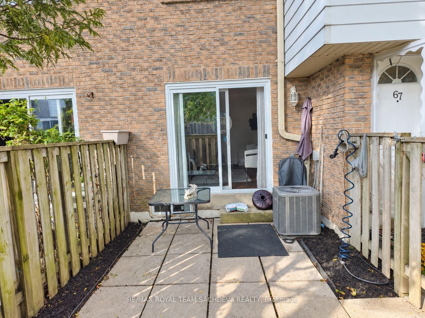67 Rock Fernway • Toronto, ON photo 43