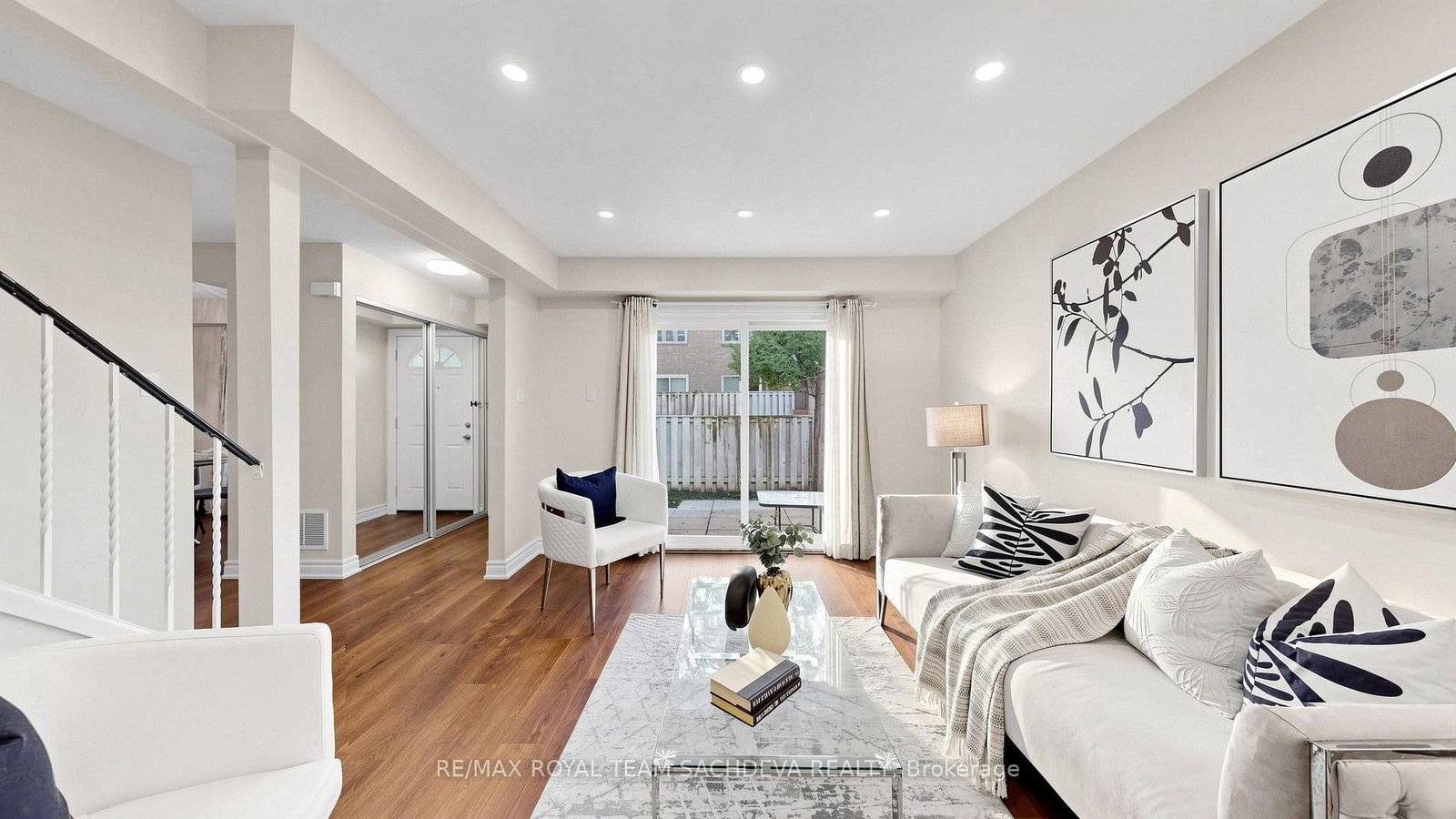 67 Rock Fernway • Toronto, ON photo 5